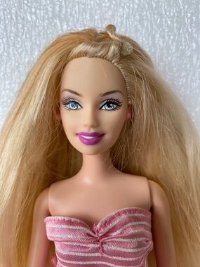 Totally Spring Primavera BARBIE Doll 2004
Mattel #C4480 - Redressed
